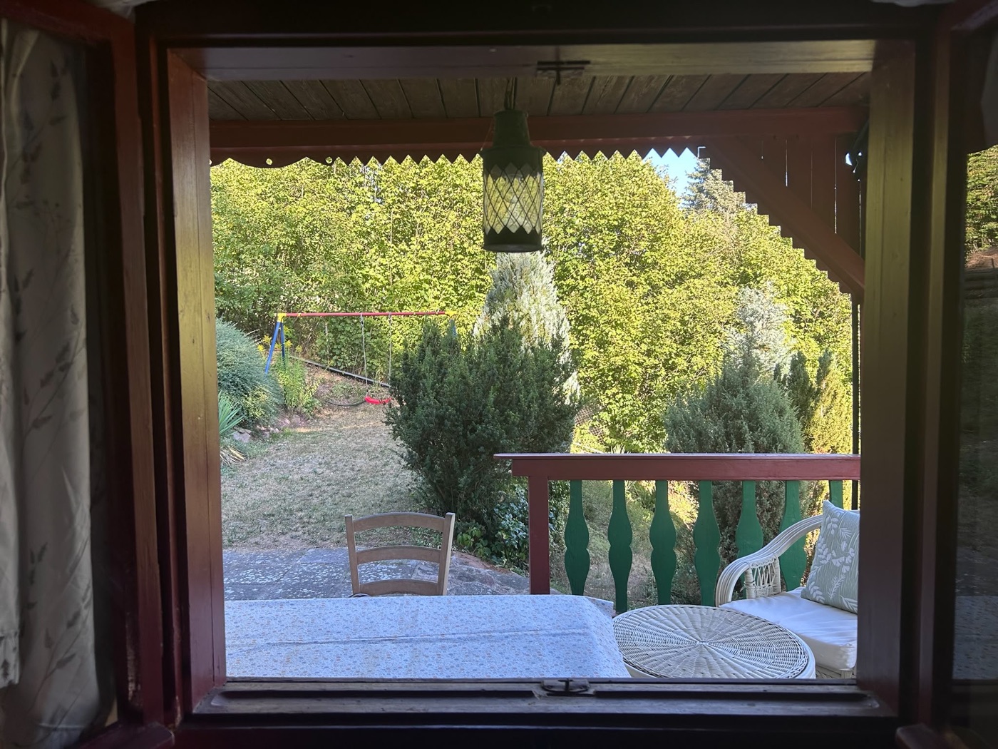 Pohled z terasy do zahrady